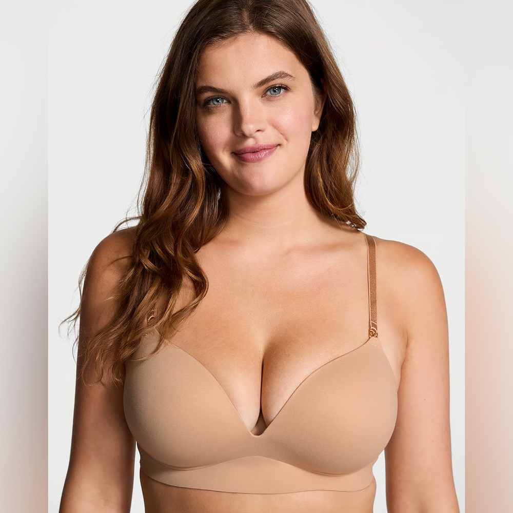 NWOT Victoria’s Secret Love Cloud Smooth Wireless Push-Up Plunge Bra Nude 44DDD